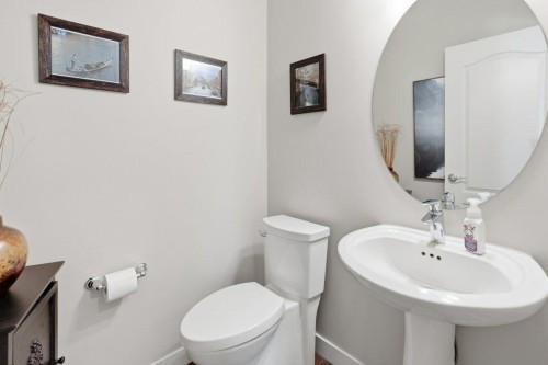54 Crestbrook Drive Sw, Calgary, AB - Indoor Photo Showing Bathroom