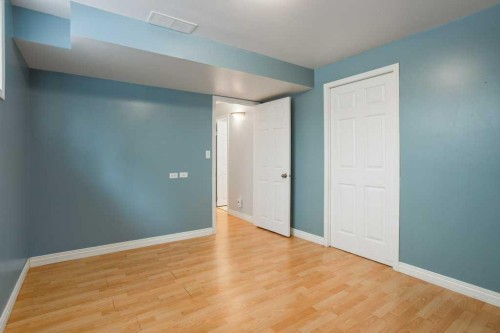 163 Eversyde Circle Sw, Calgary, AB - Indoor Photo Showing Other Room