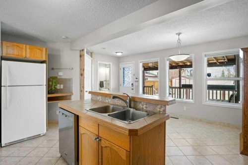 163 Eversyde Circle Sw, Calgary, AB - Indoor Photo Showing Kitchen With Double Sink