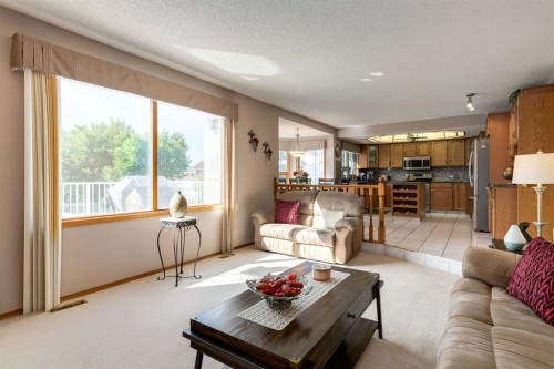 180 Edgevalley Circle Nw, Calgary, AB - Indoor Photo Showing Living Room