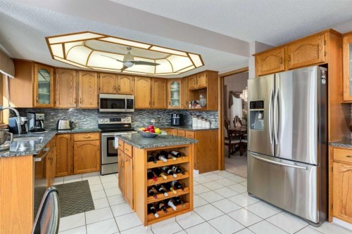 180 Edgevalley Circle Nw, Calgary, AB - Indoor Photo Showing Kitchen