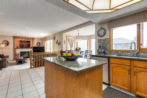 180 Edgevalley Circle Nw, Calgary, AB - Indoor Photo Showing Kitchen