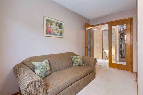 180 Edgevalley Circle Nw, Calgary, AB - Indoor Photo Showing Living Room