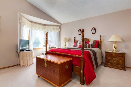 180 Edgevalley Circle Nw, Calgary, AB - Indoor Photo Showing Bedroom