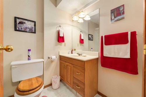 180 Edgevalley Circle Nw, Calgary, AB - Indoor Photo Showing Bathroom