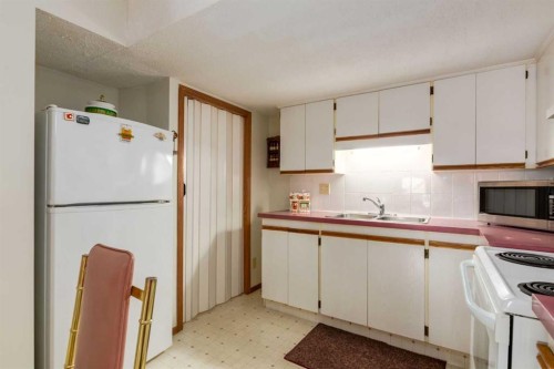 180 Edgevalley Circle Nw, Calgary, AB - Indoor Photo Showing Kitchen With Double Sink
