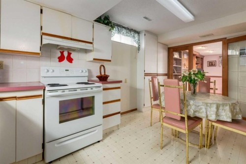 180 Edgevalley Circle Nw, Calgary, AB - Indoor Photo Showing Kitchen