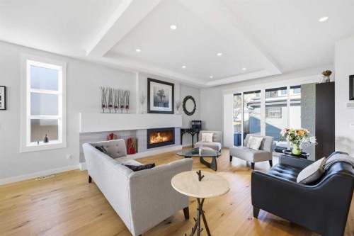 932 5 Avenue Ne, Calgary, AB - Indoor Photo Showing Living Room With Fireplace