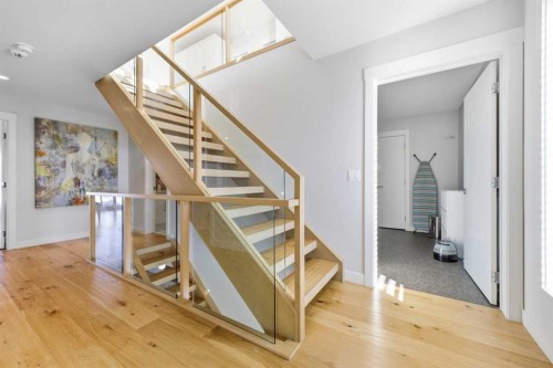 932 5 Avenue Ne, Calgary, AB - Indoor Photo Showing Other Room