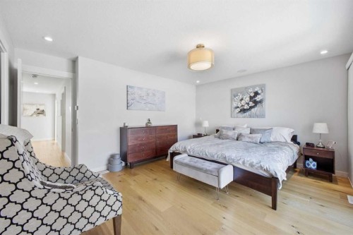 932 5 Avenue Ne, Calgary, AB - Indoor Photo Showing Bedroom