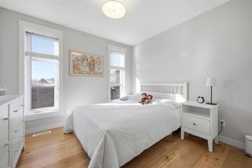 932 5 Avenue Ne, Calgary, AB - Indoor Photo Showing Bedroom