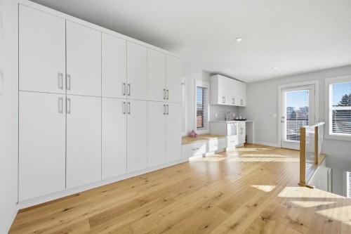 932 5 Avenue Ne, Calgary, AB - Indoor