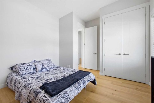 932 5 Avenue Ne, Calgary, AB - Indoor Photo Showing Bedroom
