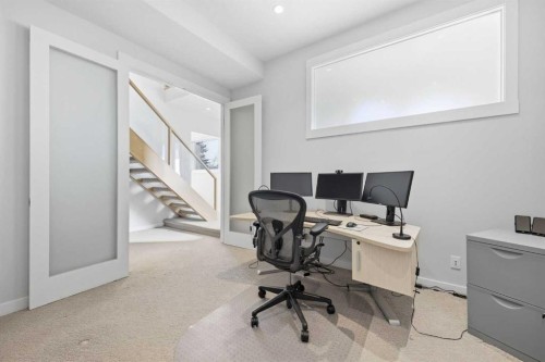 932 5 Avenue Ne, Calgary, AB - Indoor Photo Showing Office