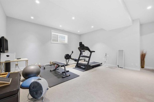 932 5 Avenue Ne, Calgary, AB - Indoor Photo Showing Gym Room