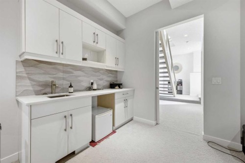 932 5 Avenue Ne, Calgary, AB - Indoor