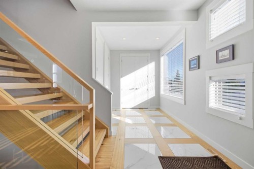 932 5 Avenue Ne, Calgary, AB - Indoor Photo Showing Other Room