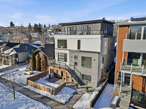 932 5 Avenue Ne, Calgary, AB - Outdoor With Balcony