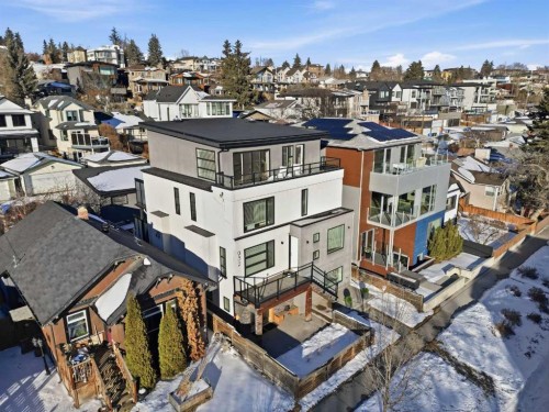 932 5 Avenue Ne, Calgary, AB - Outdoor With Balcony