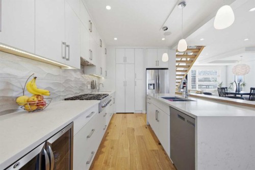 932 5 Avenue Ne, Calgary, AB - Indoor Photo Showing Kitchen With Double Sink With Upgraded Kitchen
