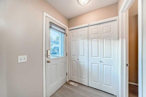 677 Regal Park Ne, Calgary, AB - Indoor Photo Showing Other Room