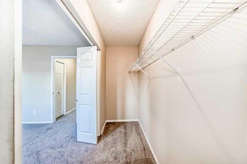 677 Regal Park Ne, Calgary, AB - Indoor