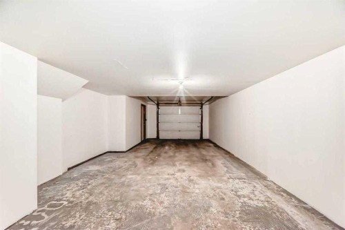 677 Regal Park Ne, Calgary, AB - Indoor Photo Showing Garage