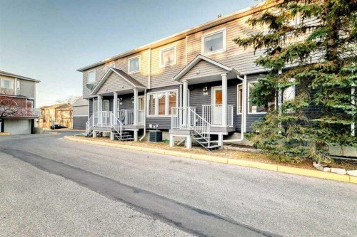 677 Regal Park Ne, Calgary, AB - Outdoor