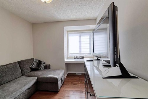 617 Sunmills Drive Se, Calgary, AB - Indoor Photo Showing Living Room