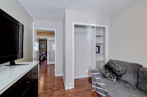 617 Sunmills Drive Se, Calgary, AB - Indoor Photo Showing Other Room