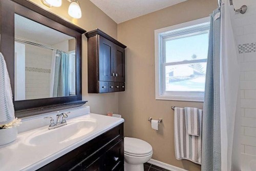 617 Sunmills Drive Se, Calgary, AB - Indoor Photo Showing Bathroom