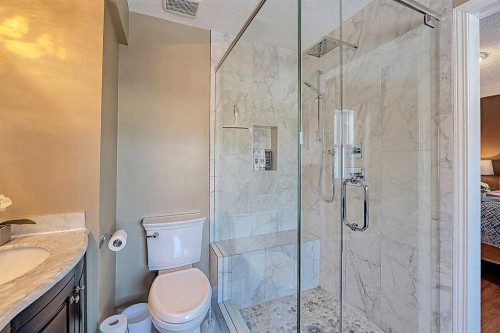 617 Sunmills Drive Se, Calgary, AB - Indoor Photo Showing Bathroom