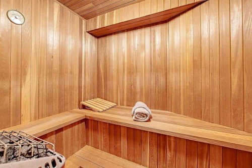 617 Sunmills Drive Se, Calgary, AB - Indoor Photo Showing Other Room