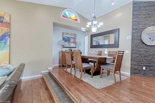 617 Sunmills Drive Se, Calgary, AB - Indoor Photo Showing Dining Room