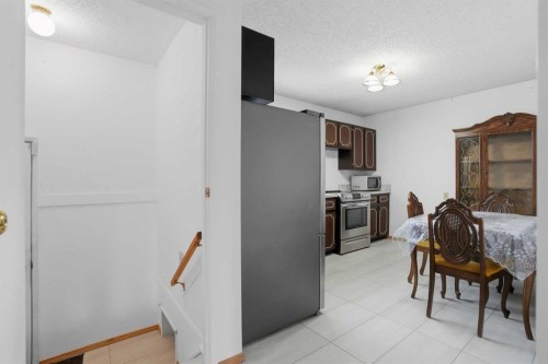5224 5 Avenue Se, Calgary, AB - Indoor