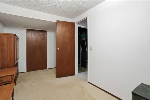 5224 5 Avenue Se, Calgary, AB - Indoor Photo Showing Other Room