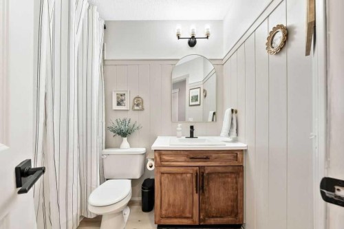 95 Cranleigh Gardens Se, Calgary, AB - Indoor Photo Showing Bathroom