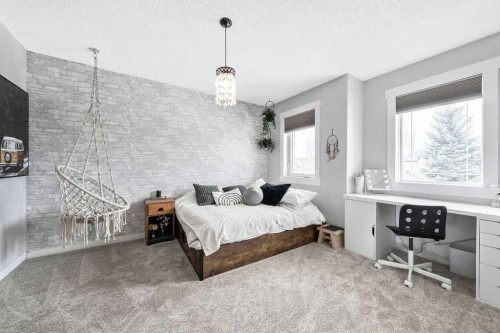 95 Cranleigh Gardens Se, Calgary, AB - Indoor Photo Showing Bedroom