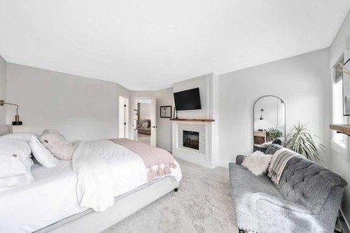 95 Cranleigh Gardens Se, Calgary, AB - Indoor Photo Showing Bedroom