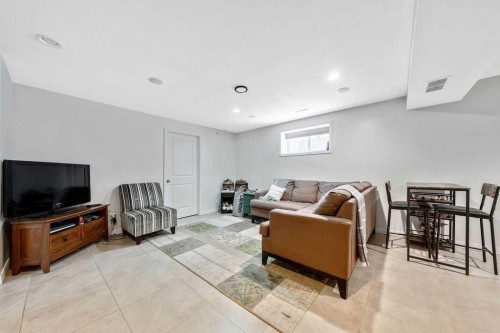 95 Cranleigh Gardens Se, Calgary, AB - Indoor