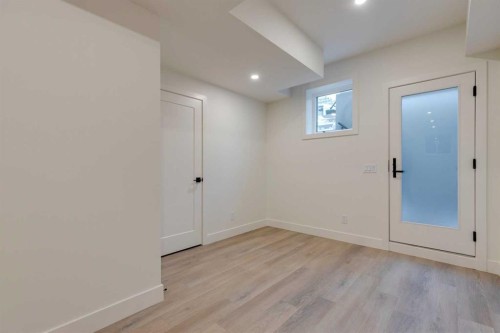 2124 7 Street Nw, Calgary, AB - Indoor Photo Showing Other Room