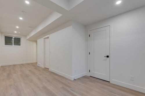 2124 7 Street Nw, Calgary, AB - Indoor Photo Showing Other Room