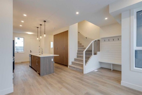 2124 7 Street Nw, Calgary, AB - Indoor