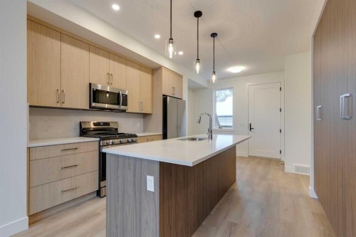 2124 7 Street Nw, Calgary, AB - Indoor Photo Showing Kitchen With Stainless Steel Kitchen With Upgraded Kitchen