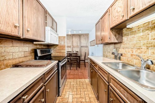 201-512 Cedar Crescent Sw, Calgary, AB - Indoor Photo Showing Kitchen With Double Sink