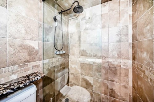 201-512 Cedar Crescent Sw, Calgary, AB - Indoor Photo Showing Bathroom