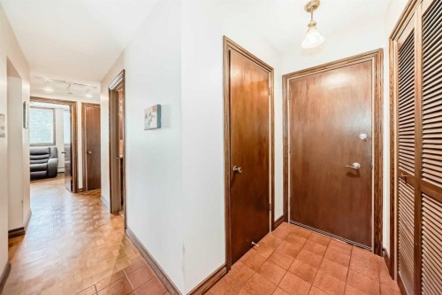 201-512 Cedar Crescent Sw, Calgary, AB - Indoor Photo Showing Other Room