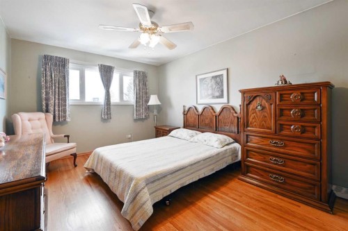 7703 5 Street Sw, Calgary, AB - Indoor Photo Showing Bedroom