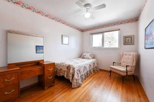 7703 5 Street Sw, Calgary, AB - Indoor Photo Showing Bedroom