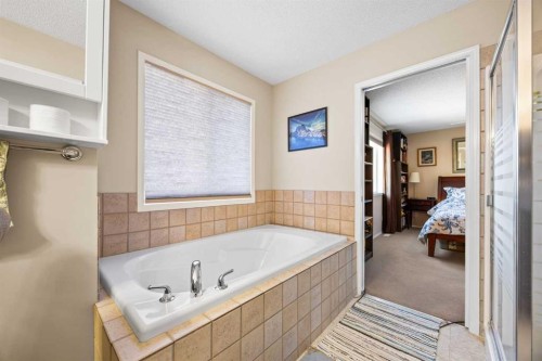 83 Cougarstone Way Sw, Calgary, AB - Indoor Photo Showing Bathroom